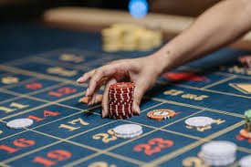 Sic Bo Dadu live table on bayarjitu login showing dice cup, betting layout, and dealer